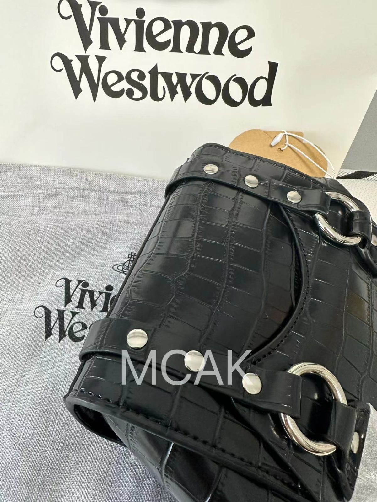 美品 Vivienne Westwood BETTY ヴィヴィアン ウエストウッド ハンドバッグ クロスボディバッグ ショルダーバッグ トートバッグ ブラック レディース ファッション