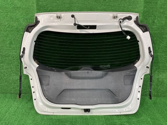 ヴィッツ NSP135 バックドア・リアゲート F 4WD ニホンイタ M31Q8  