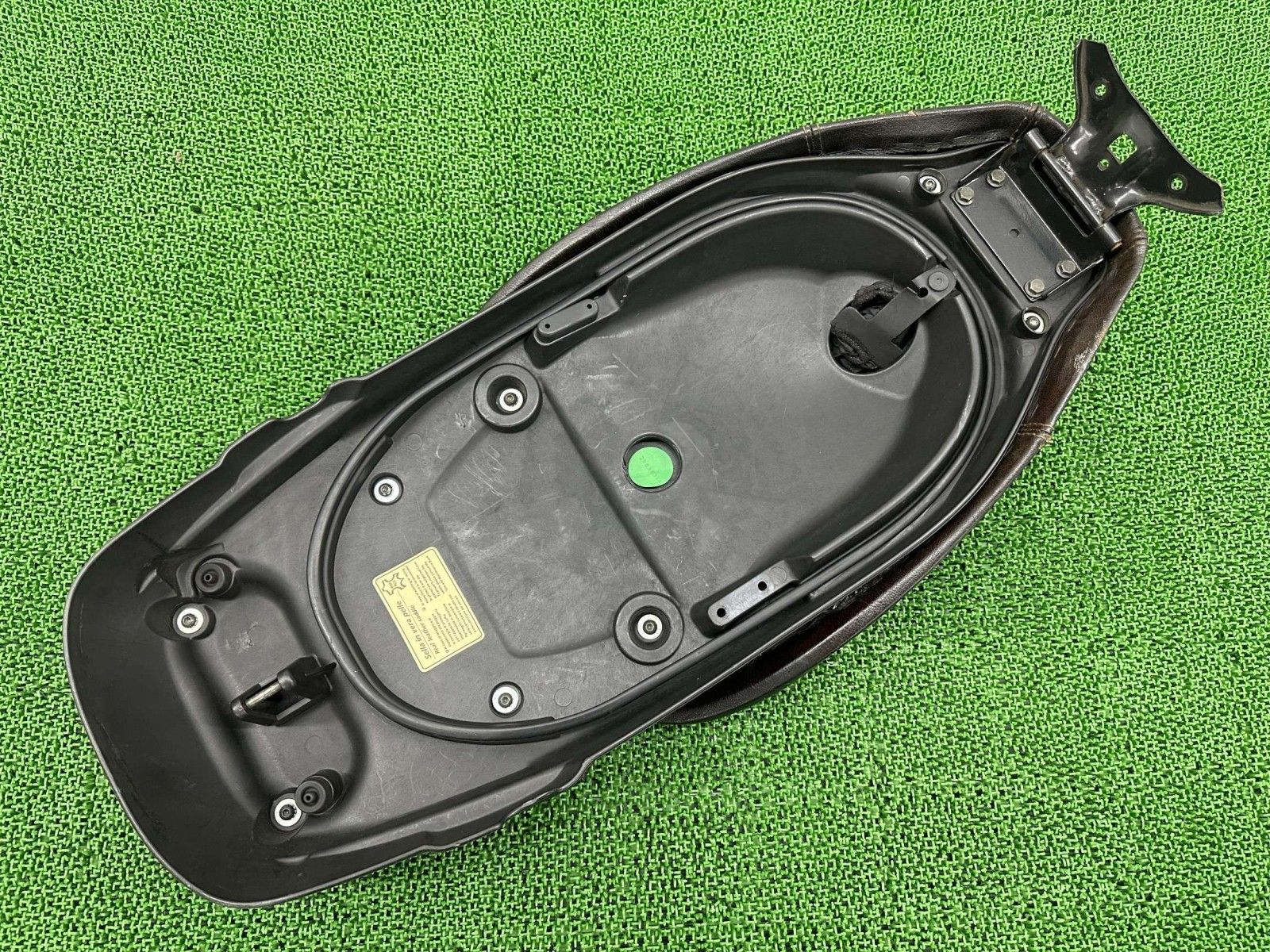 ファイナルセール開催中！ GTV250 シート ピアジオ 純正 バイク 部品 ベスパ メインシート タンデムシート シートベース 張替え素材に 車検 Genuine Xi 【最短翌日配送】