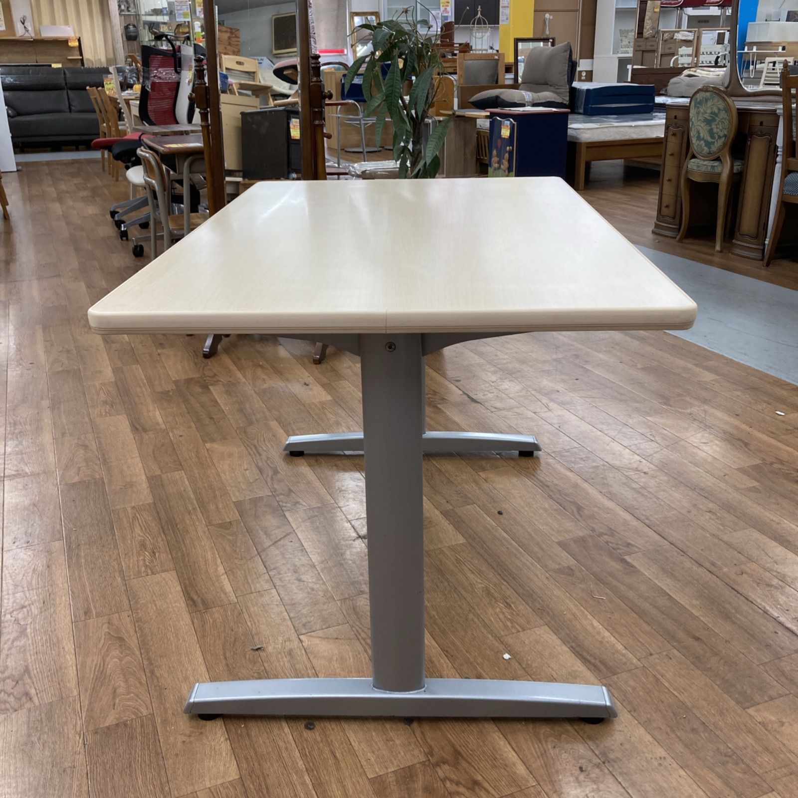 ミーティングテーブル