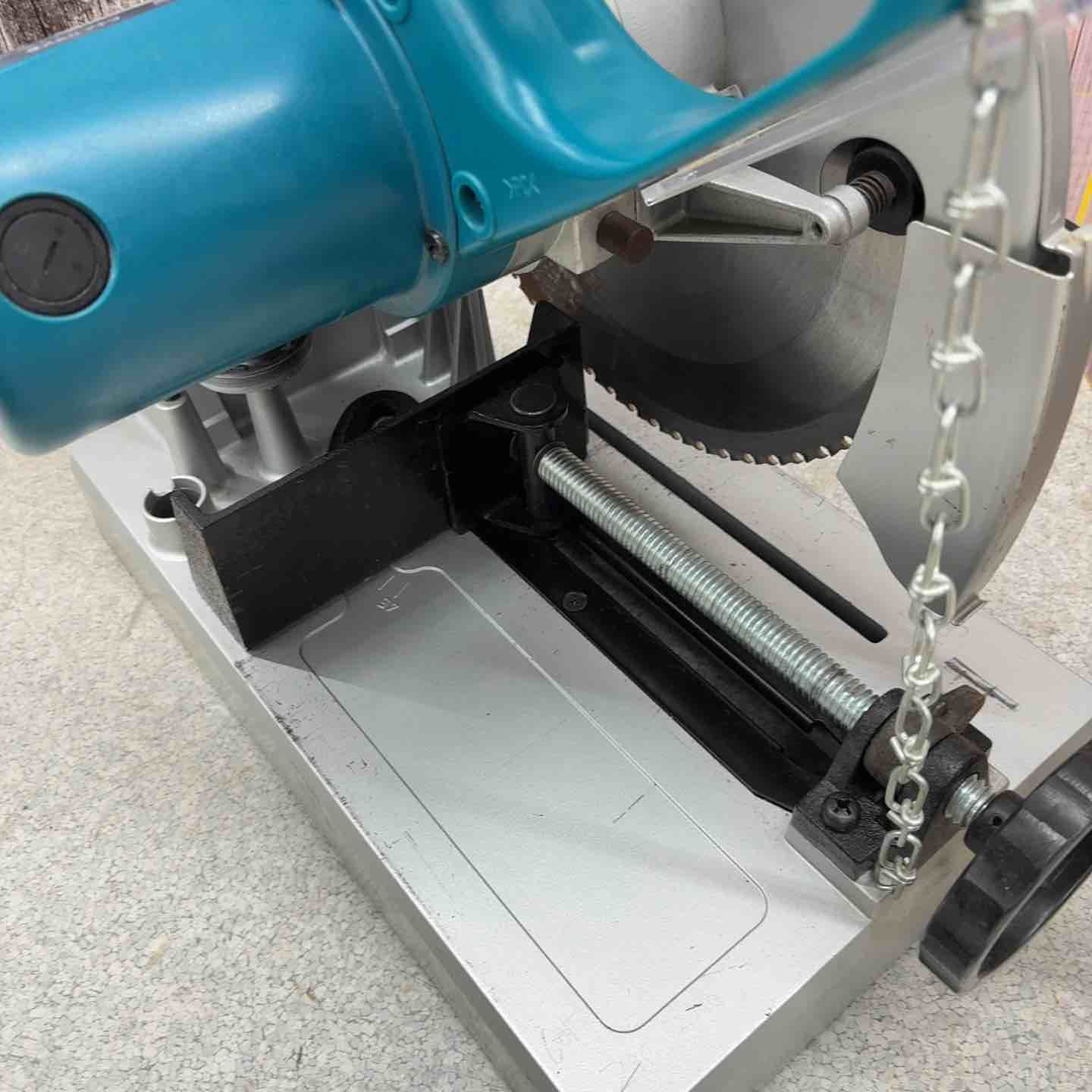 makita 305mmチップソー切断機