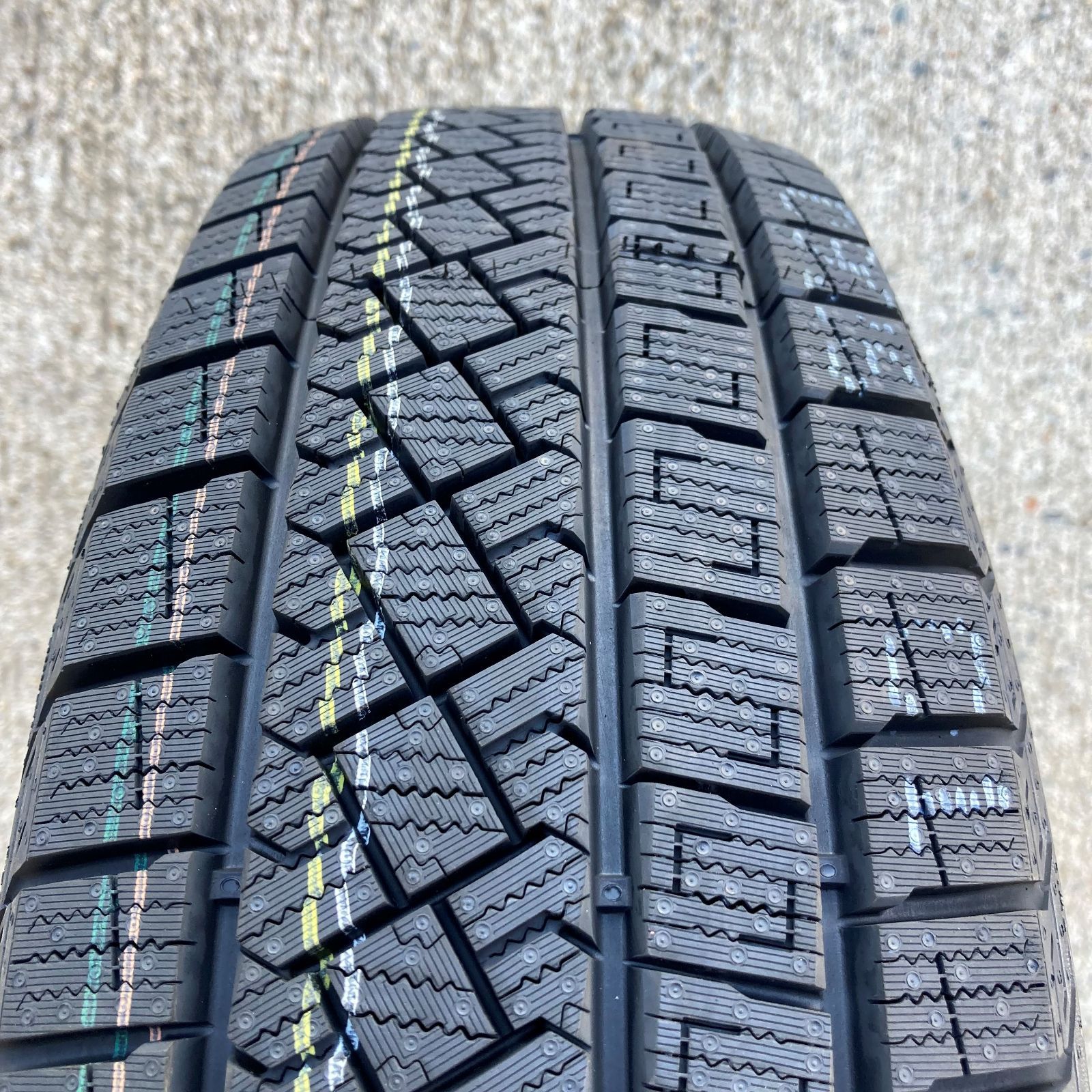 175/65R15 スタッドレス 4本セット 新品 ピレリ アイスゼロ 175/65R15 スタッドレス 4本セット 新品 ピレリ アイスゼロ