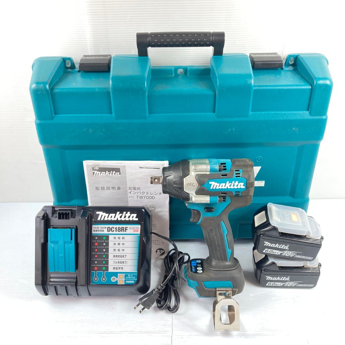 ＊＊MAKITA マキタ 18V 充電式インパクトレンチ バッテリ2個 充電器 ケース付 12.7sq 最大600Nm TW700D ブルー