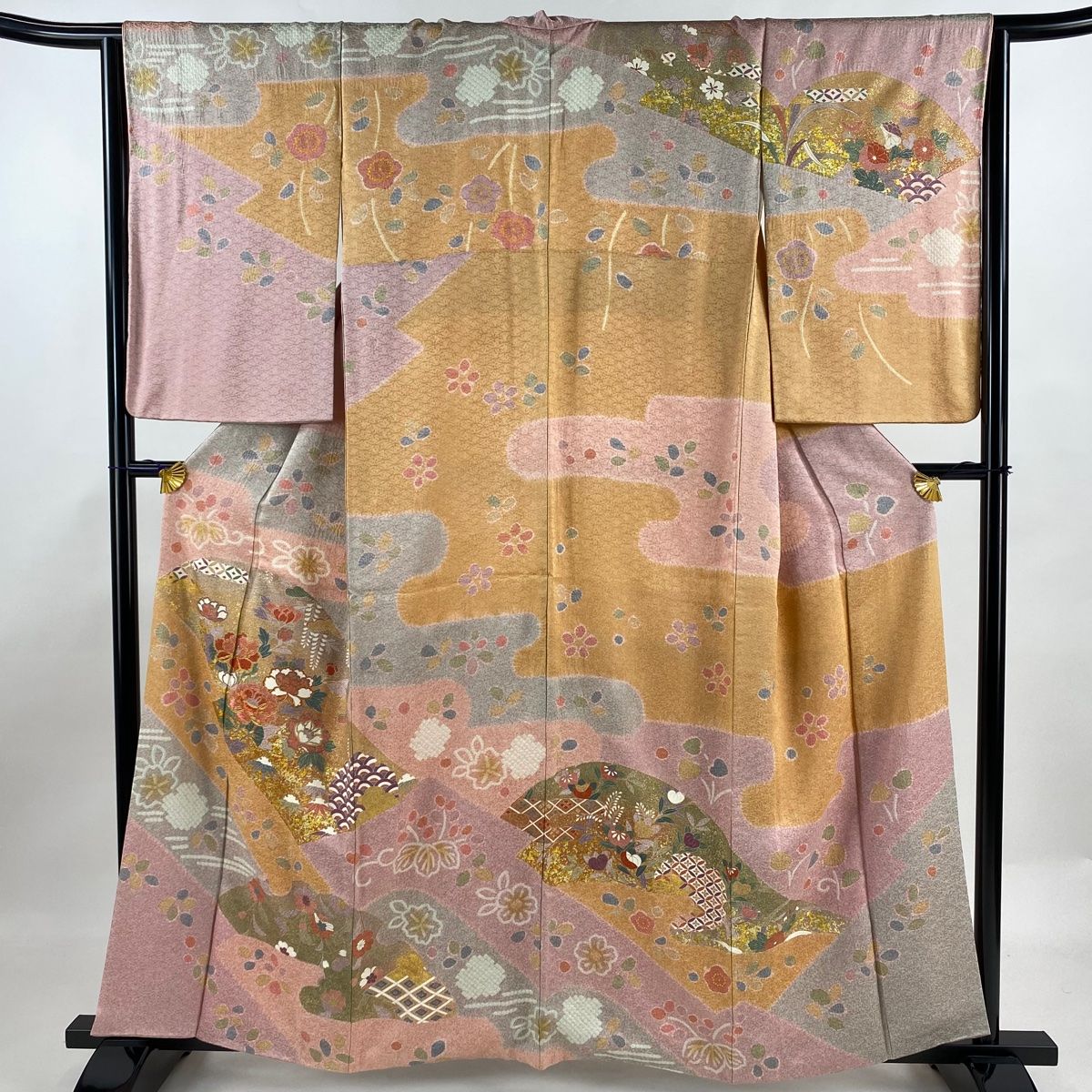 付下げ 身丈159cm 裄丈63.5cm S 袷 牡丹 松 金糸 金彩 ピンク 正絹 名品