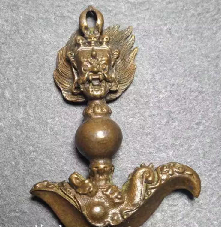 鉄製 手彫鋳鏨刻法器 杵掛件 手把件 宗教 器具 装飾品 工芸品