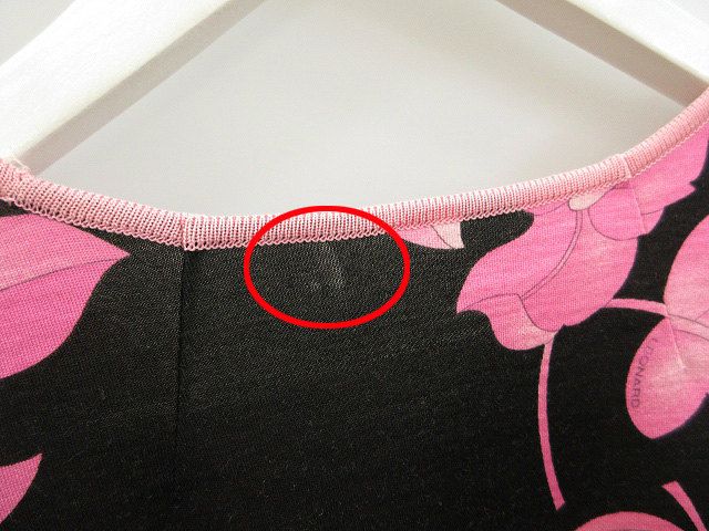 レオナール シルク混 黒×ピンク7部袖ニット サイズ40 美品 レオナール シルク混 黒×ピンク7部袖ニット サイズ40 美品
