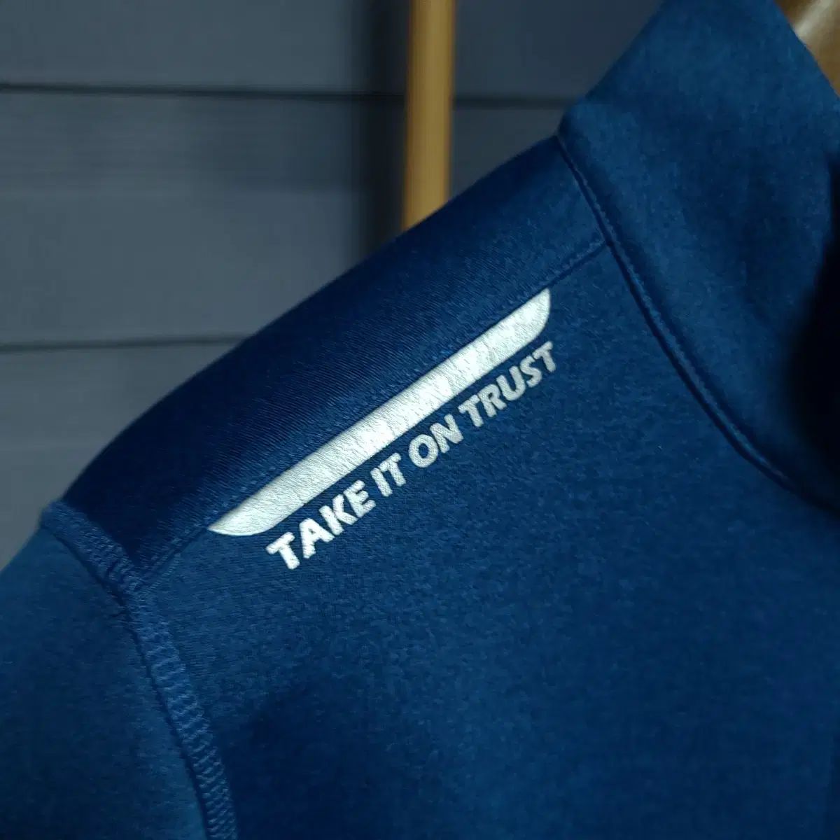 ゴルフウェア エアクッション