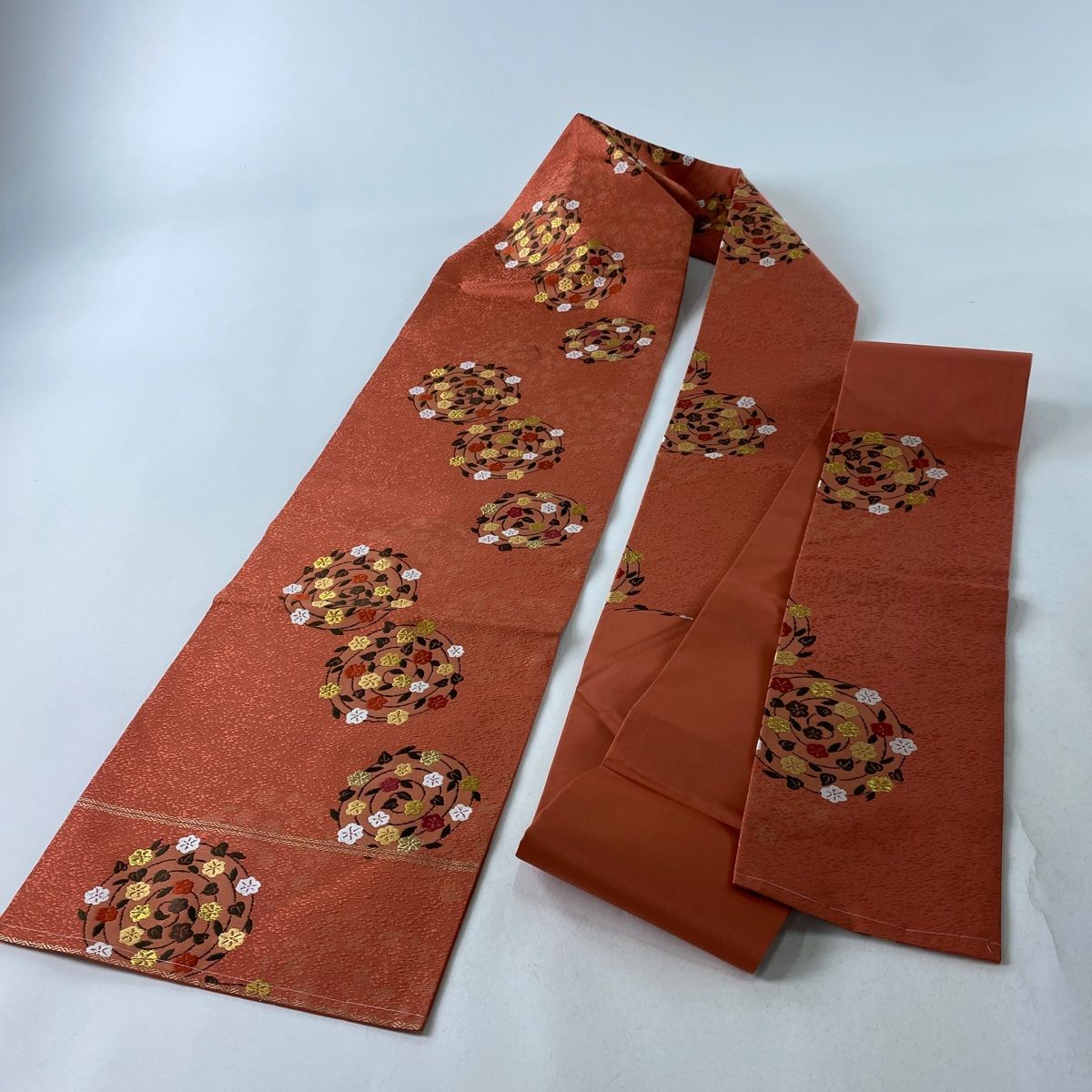 名古屋帯 美品 秀品 関西仕立て 渦巻き 梅 刺繍 金糸 朱色 正絹