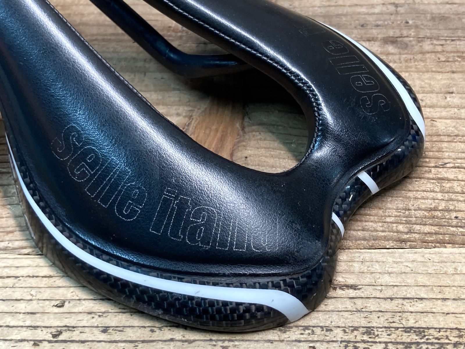 サドル カーボンレール