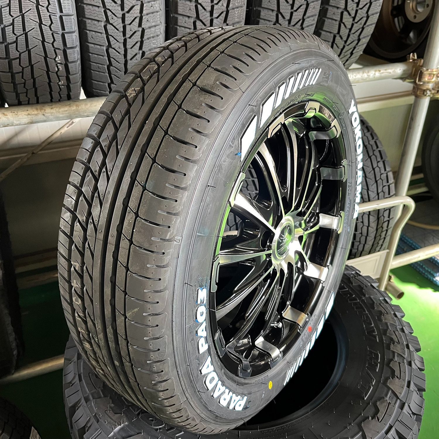 超美品 サマータイヤ YOKOHAMA ヨコハマ PARADA パラダ 215/60R17 200 