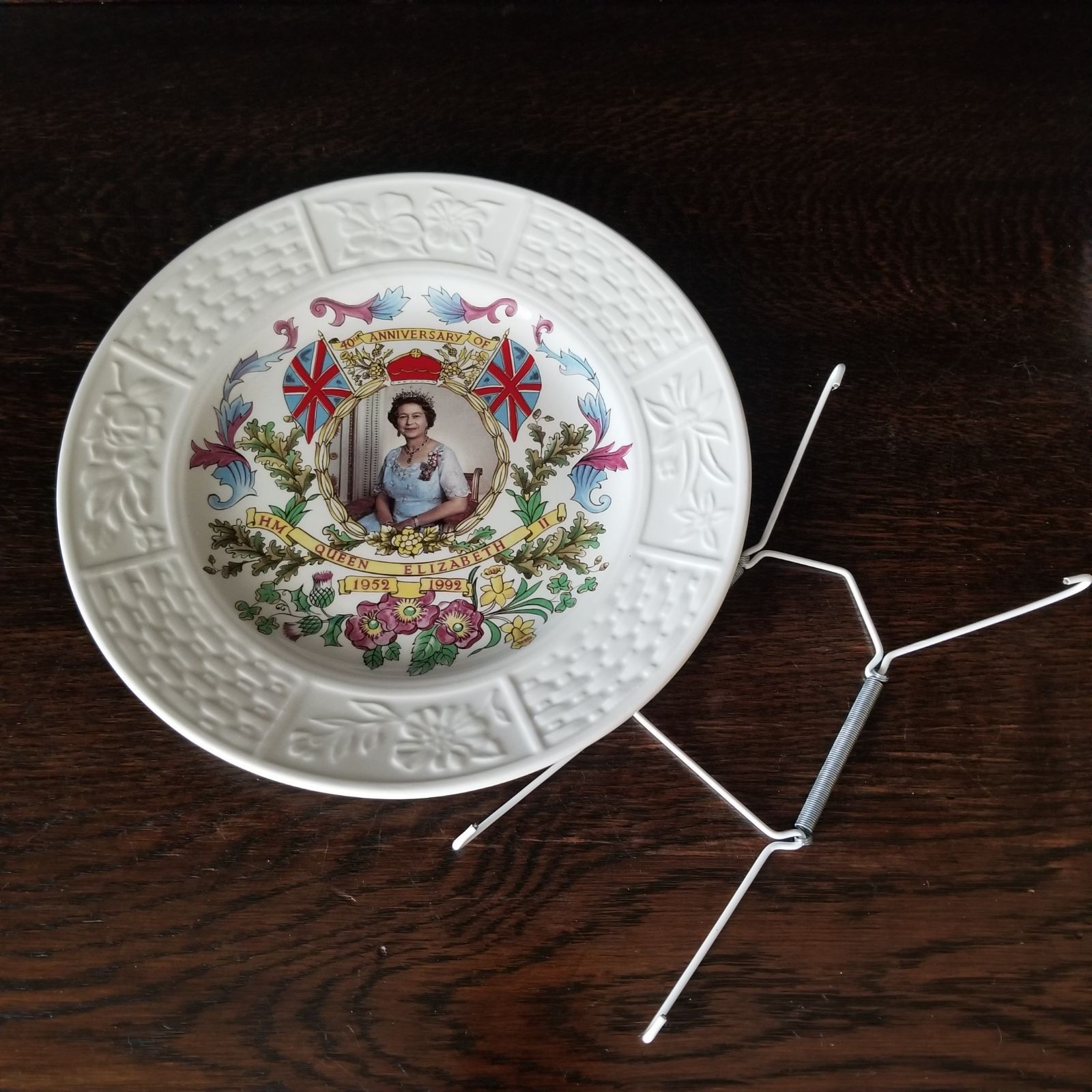 エリザベス女王　　即位40周年記念プレート　新品未使用　【匿名配送・送料無料】 エリザベス女王 即位 40th 記念プレート - メルカリ
