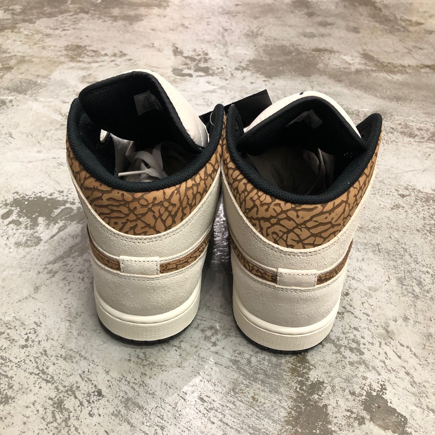 国内正規 新品 NIKE Air Jordan 1 Mid SE 