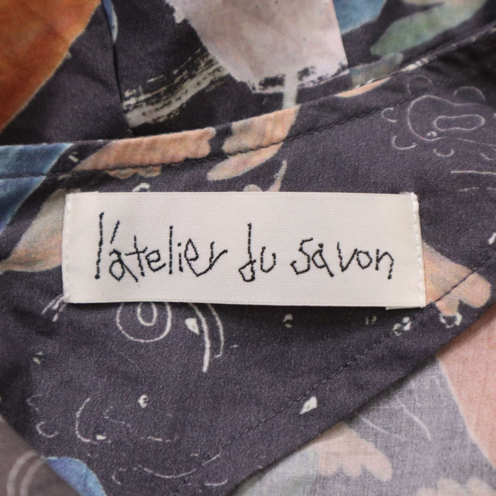 latelie du savon アトリエドゥサボン長袖 新品タグ付き l'atelier du savon アトリエドゥサボン 通年 アート総柄♪ 長袖