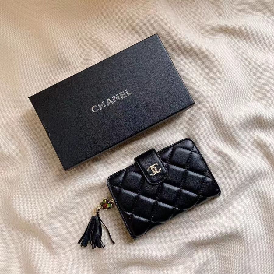 大人気CHANEL シャネル二つ折りの財布