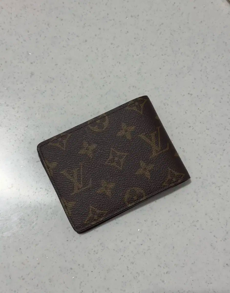 ウォレット 二つ折り財布
