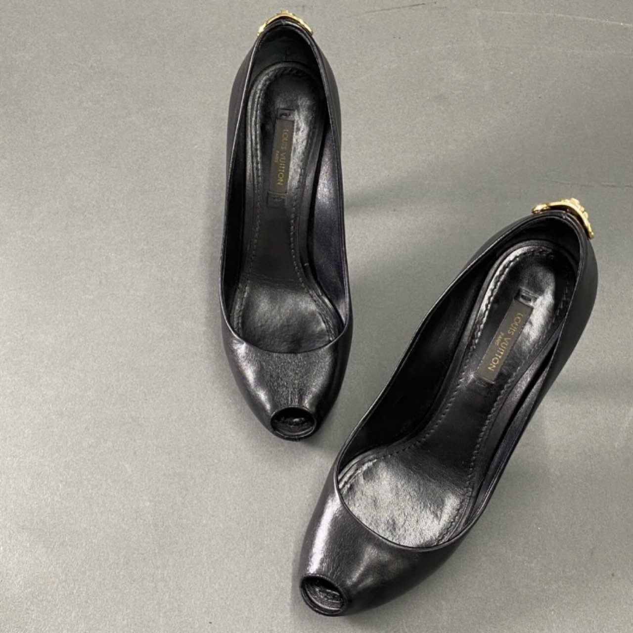 19j14 イタリア製 LOUIS VUITTON ルイヴィトン ヒールパンプス
