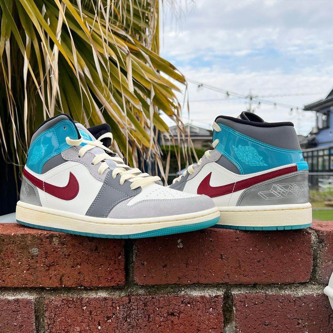 エアジョーダン　BUILT FOR MORE AIR JORDAN 1 MID 'EXPLORATION UNIT' エア ジョーダン 1 ミッド