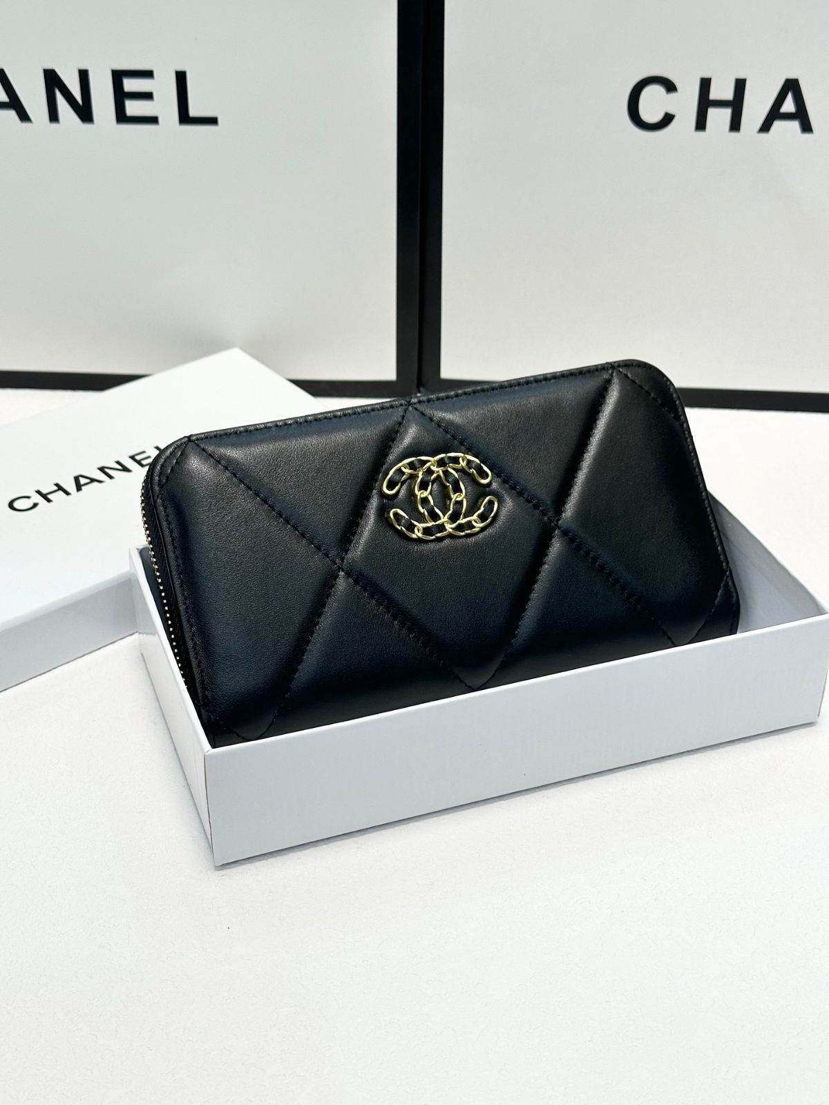 P713🎀🎀カラーブラック🎀サイズ19 x 10🎀シャネル爆金羊皮
