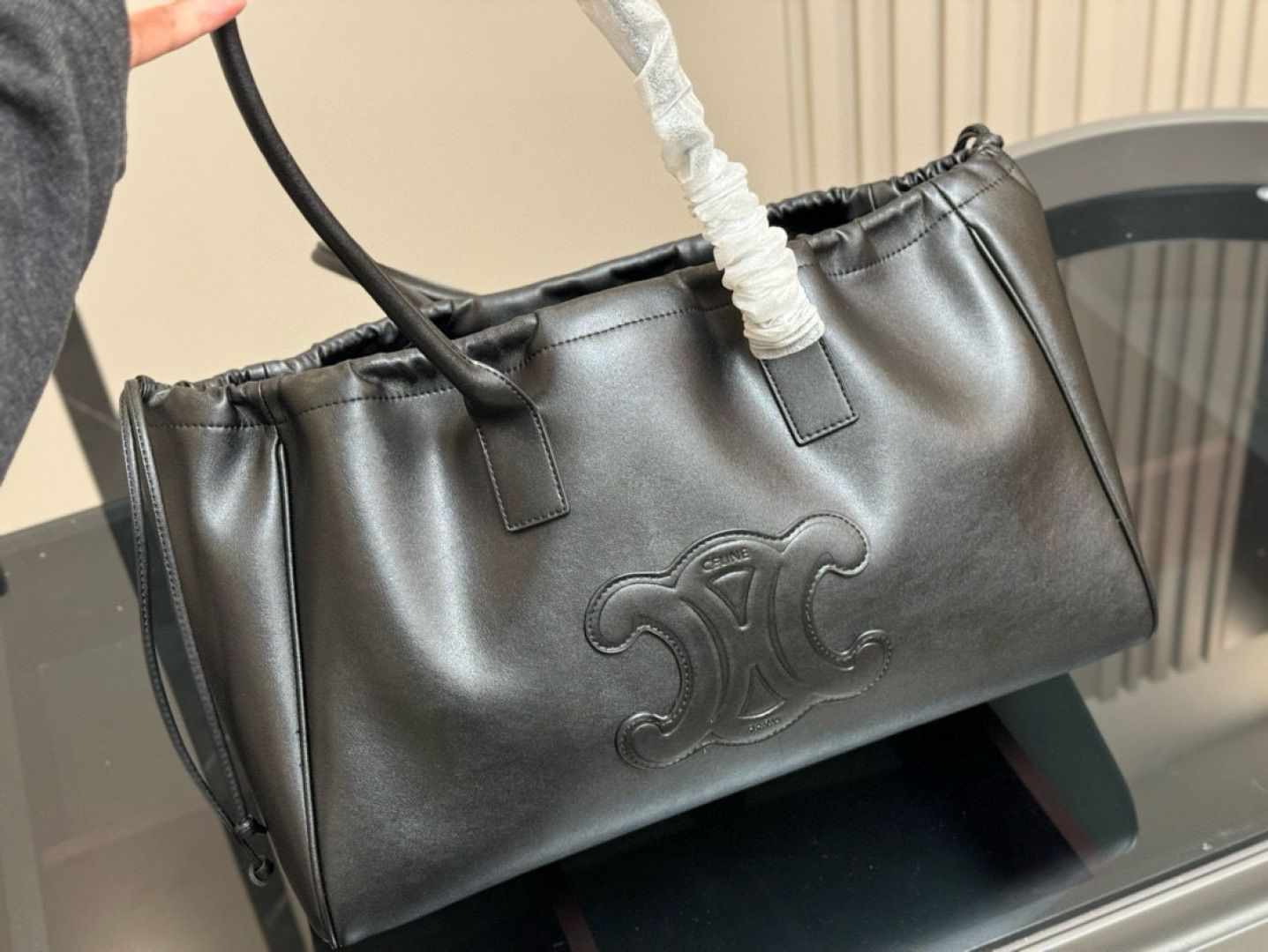 CELINE ハンドバッグ トートバッグ トリオンフ セリーヌ CELINE - 新品 セリーヌ CELINE トートバッグ トリオンフ タンの