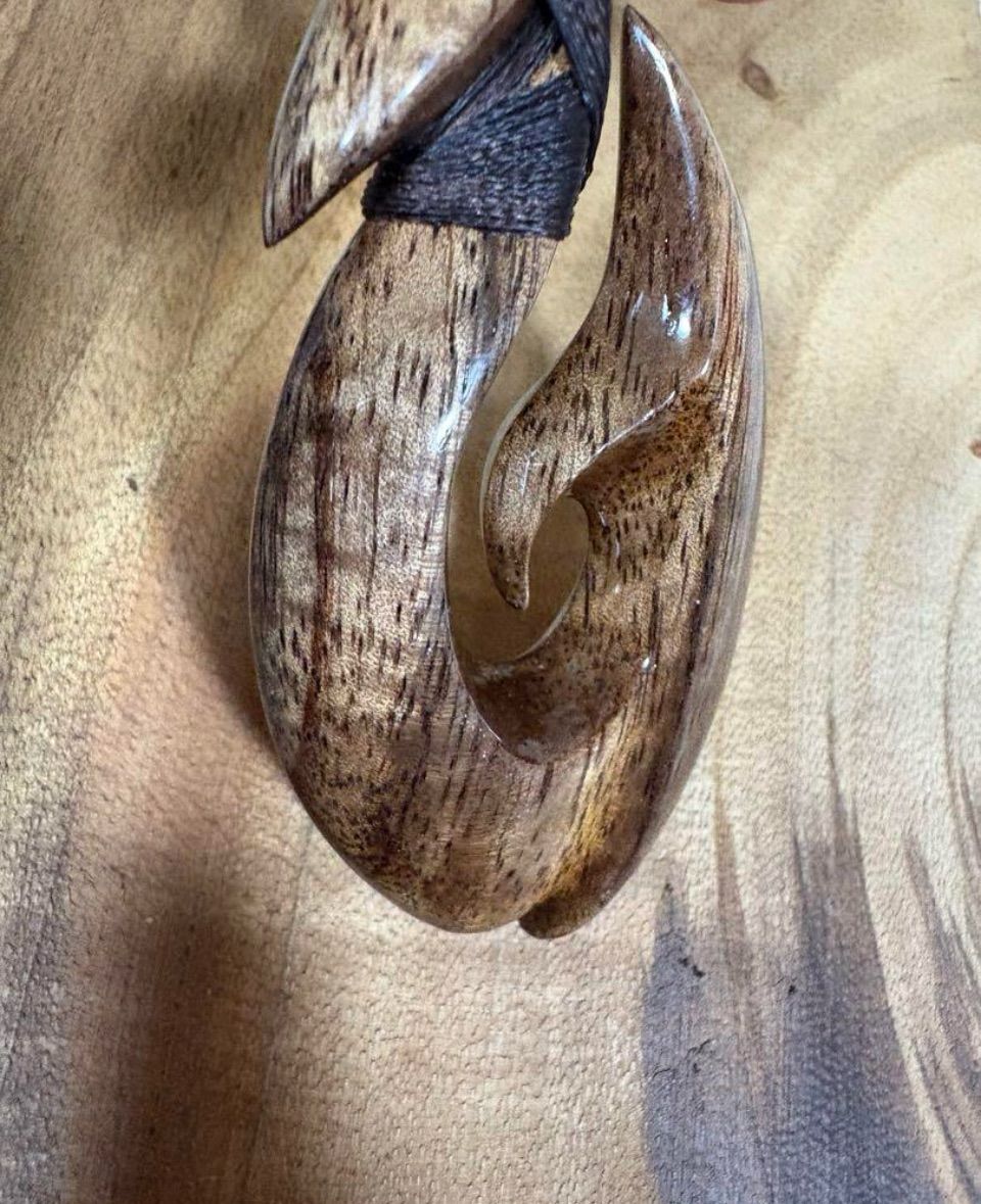 ボーンカービングネックレ