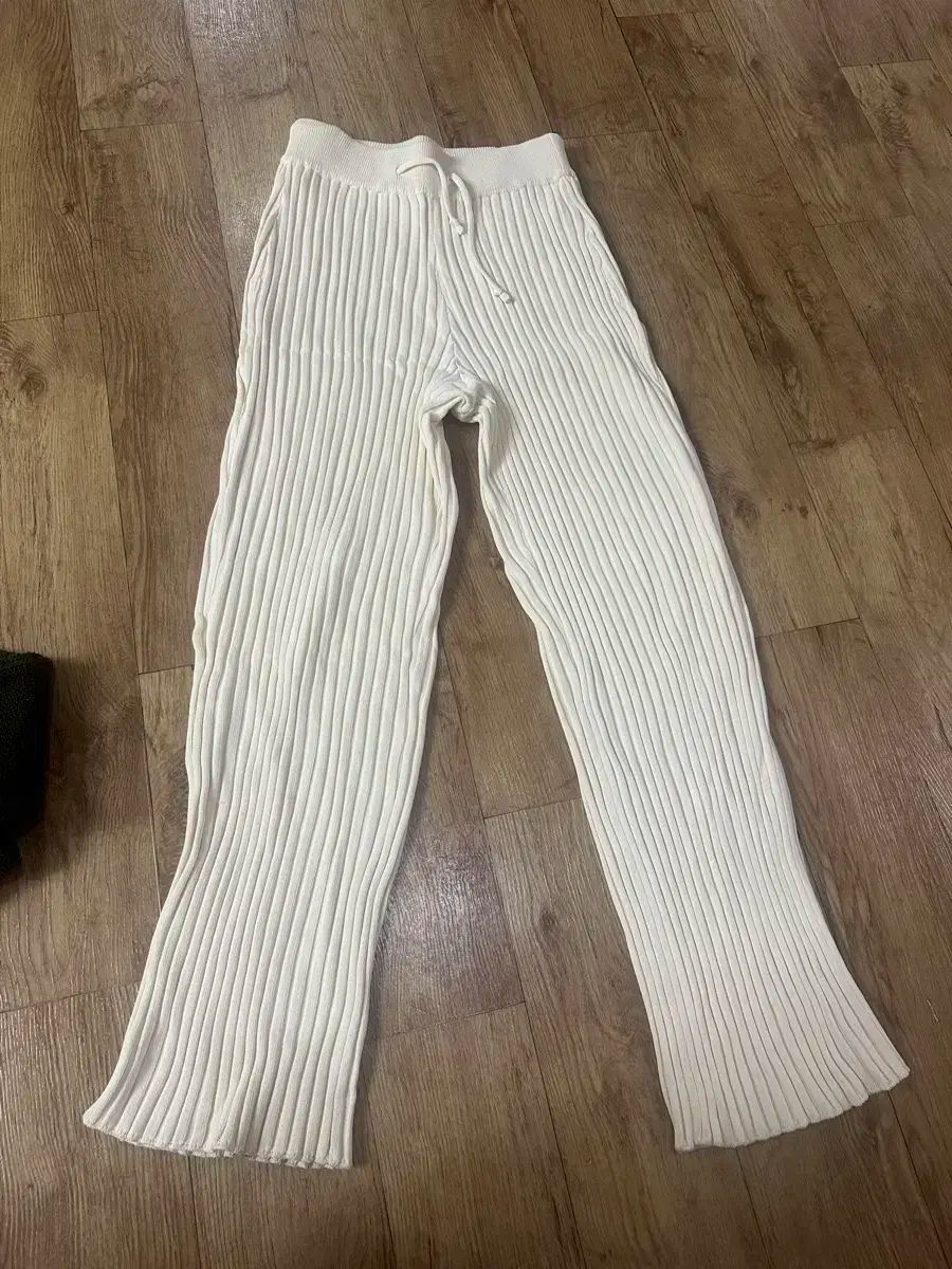 セプテンバル ニットパンツ