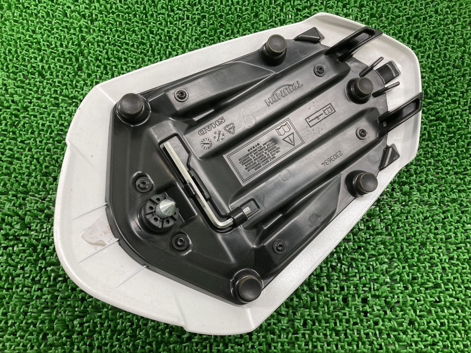 シングルシートカウルパール 2303634トライアンフ（TRIUMPH） スピードトリプルRS シングルシートカウル パール 2303634