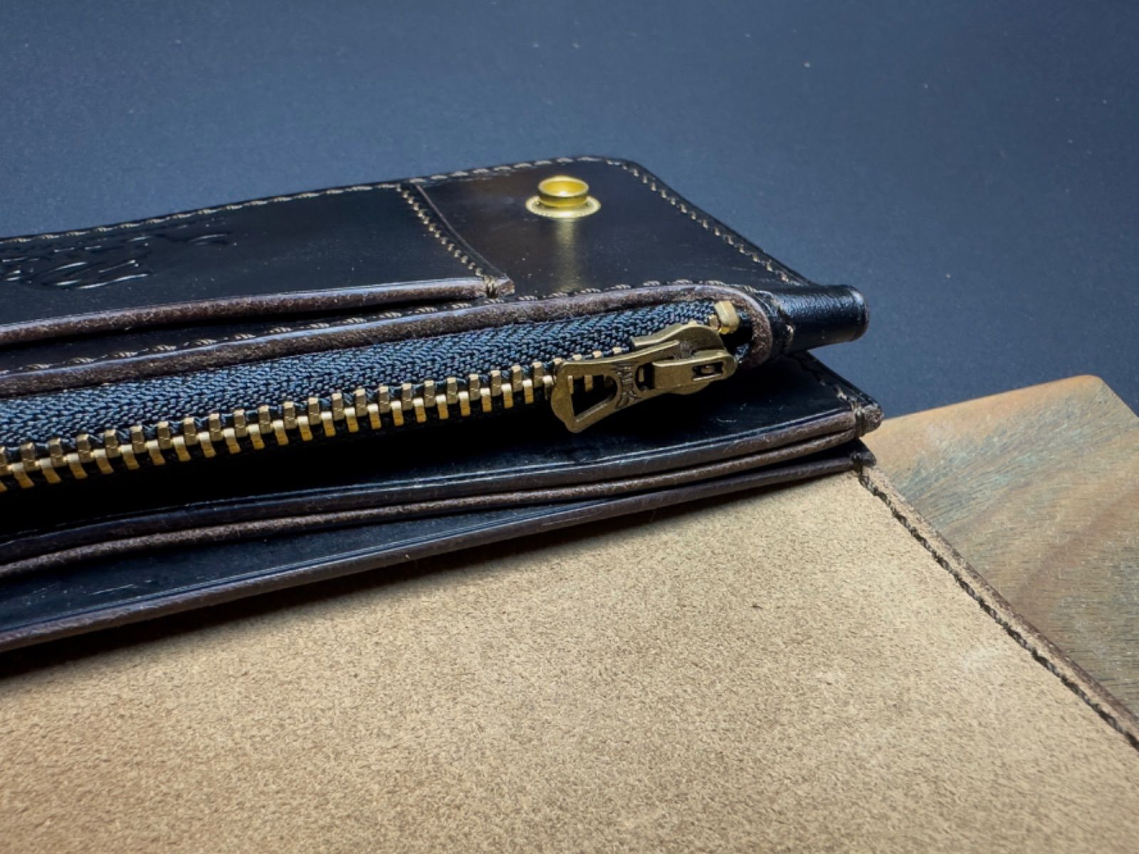 トラッカーウォレット TW-02【クロムエクセル / 茶芯ブラック】 トラッカーウォレット TW-02【クロムエクセル / 茶芯ブラック】 - メルカリ