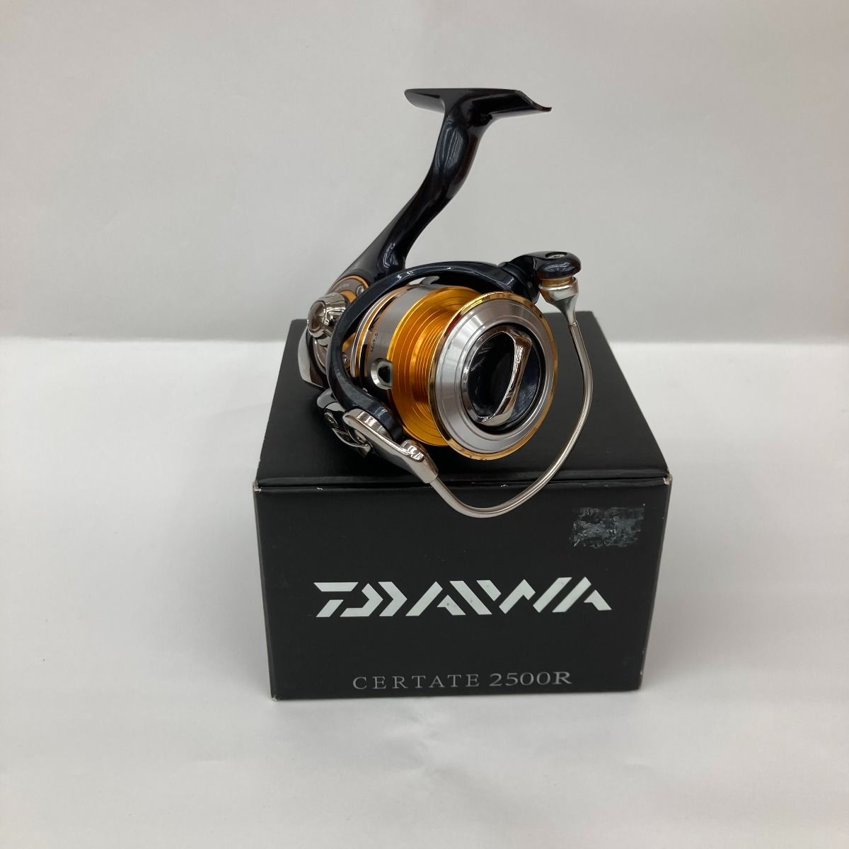 □□DAIWA ダイワ スピニングリール 056075 箱付 キズ有 10