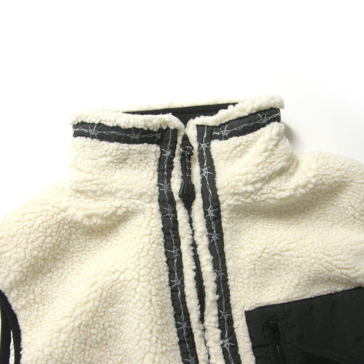 スポーツウェア 有刺鉄線