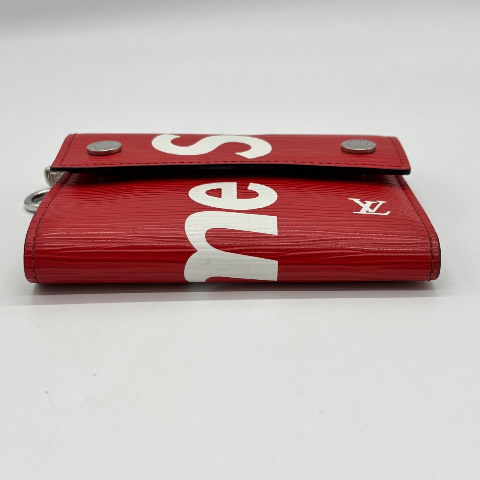 Supreme ×
