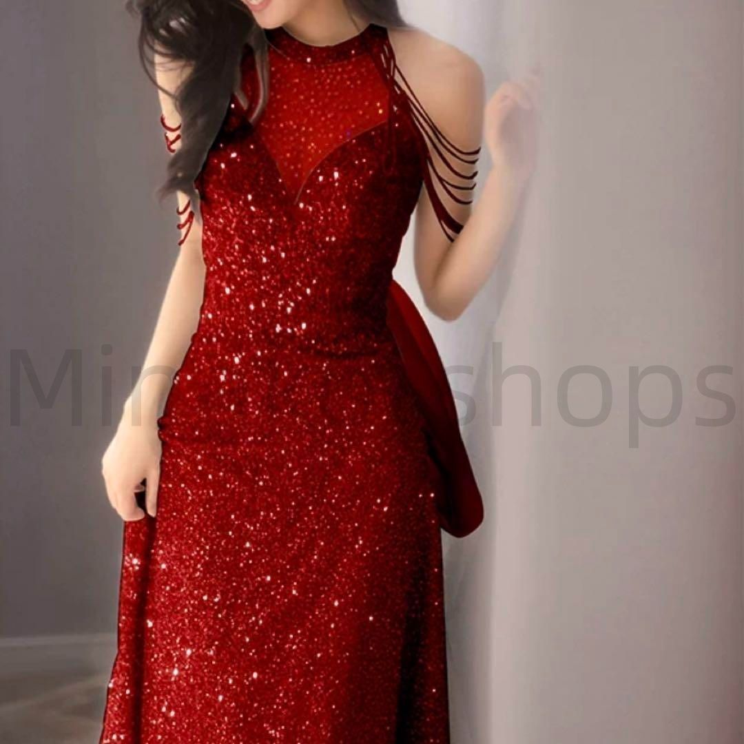 バックスタイルがオシャレで煌びやかなイブニングドレス?.?