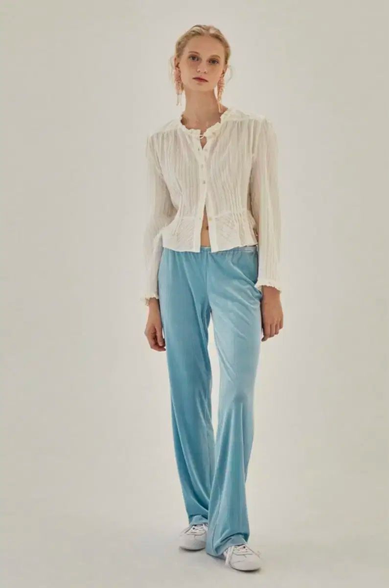 オーバ デュフ ローライズ ツアーベルベット パンツ