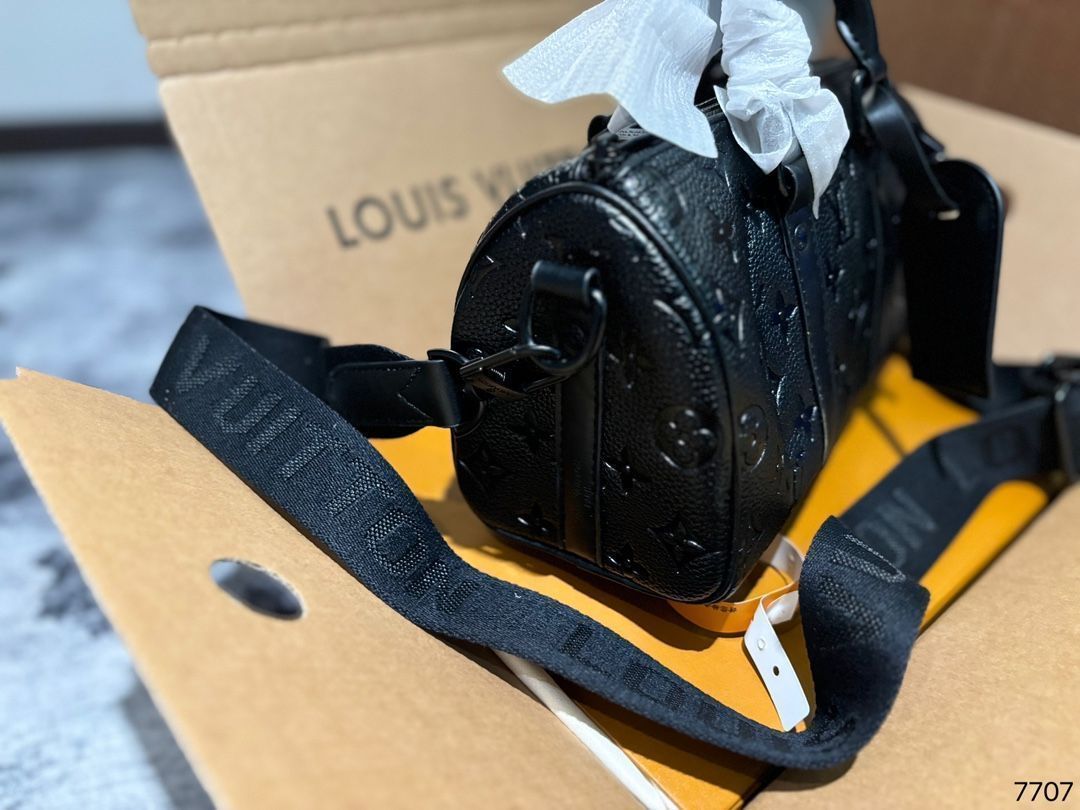 ❣️極美品❣️箱布袋付❣️LOUIS VUITTON❣️４連キーケース❣️紙袋おまけ付❣️ 箱・袋付き】LOUIS VUITTON ルイヴィトン 4連キーケース 正規品