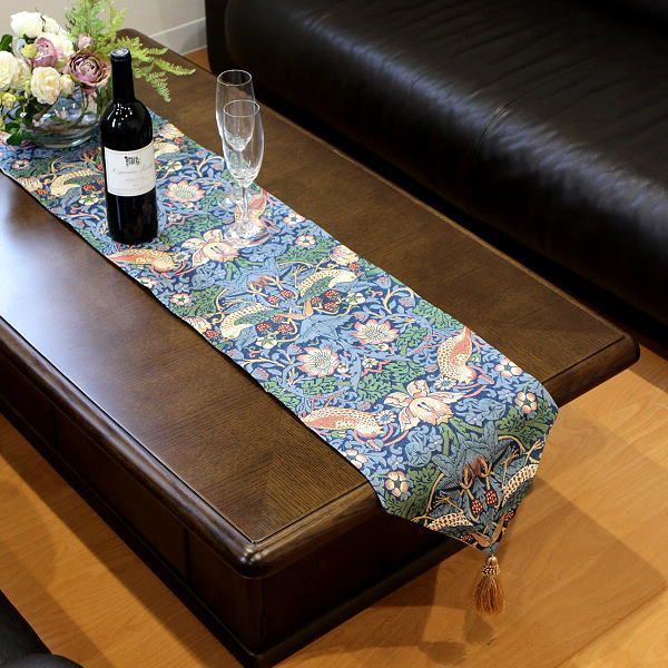 テーブルランナー ロング おしゃれ タッセル付き モダン 北欧 刺繍 テーブルクロス テーブルセンター テーブルウェア ベッドランナー ストロベリー シーフ