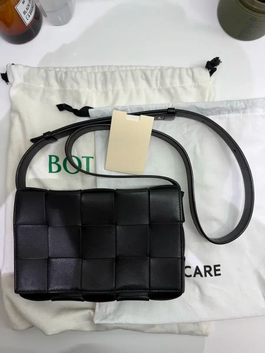 Bottega Veneta ボッテガヴェネタ カセットバッグ ブラック