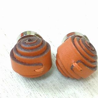 HERMES エルメス ヨヨ バレザー ピアス ブラウン シルバーカラー HERMES エルメス ヨヨ バレザー ピアス ブラウン シルバーカラー