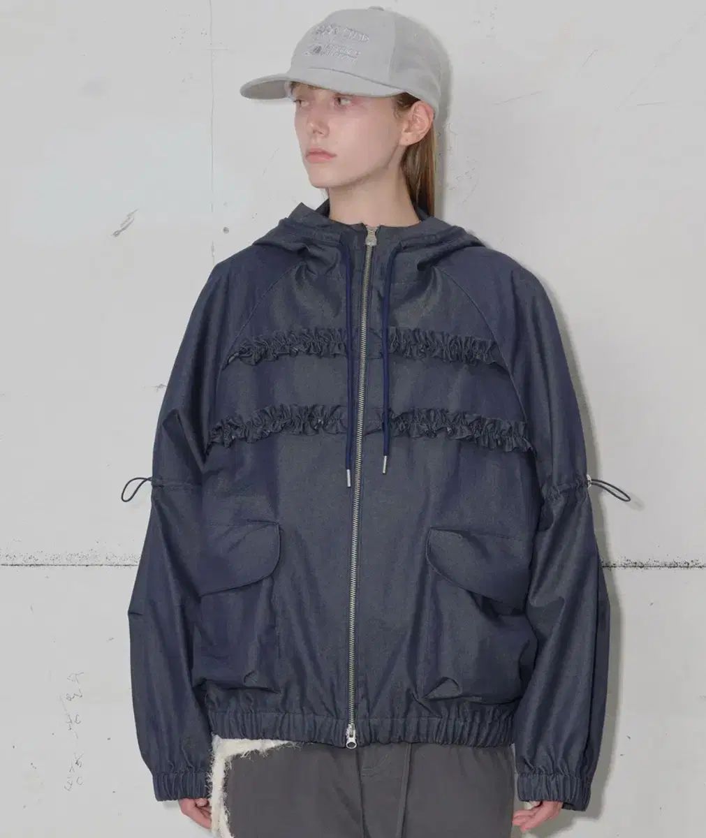 タイプサービス フリル フード ブルゾン 青