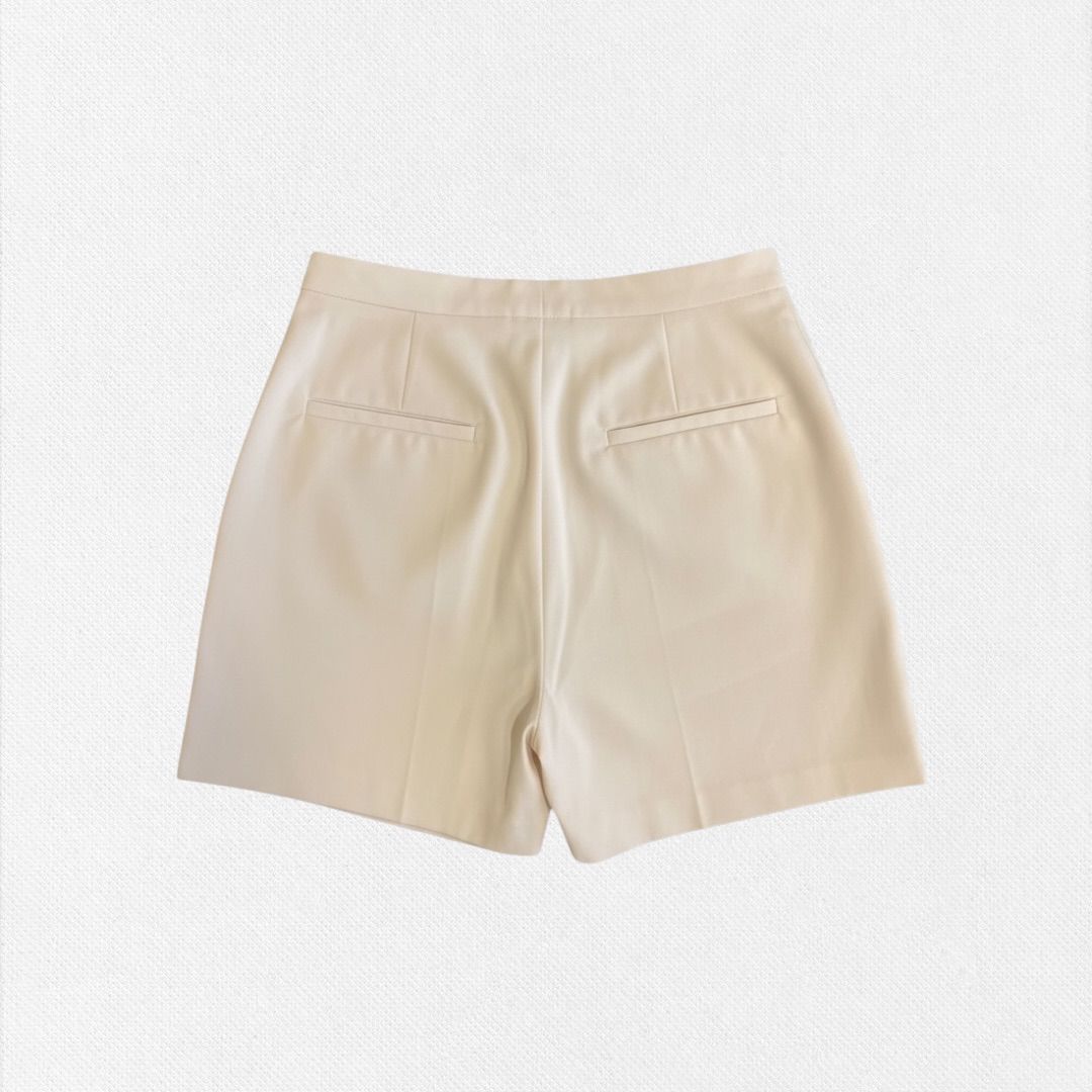 エリザベッタ ELISABETTA FRANCHI ショートパンツ 40サイズ ライトベージュ レディースパンツ イタリア製