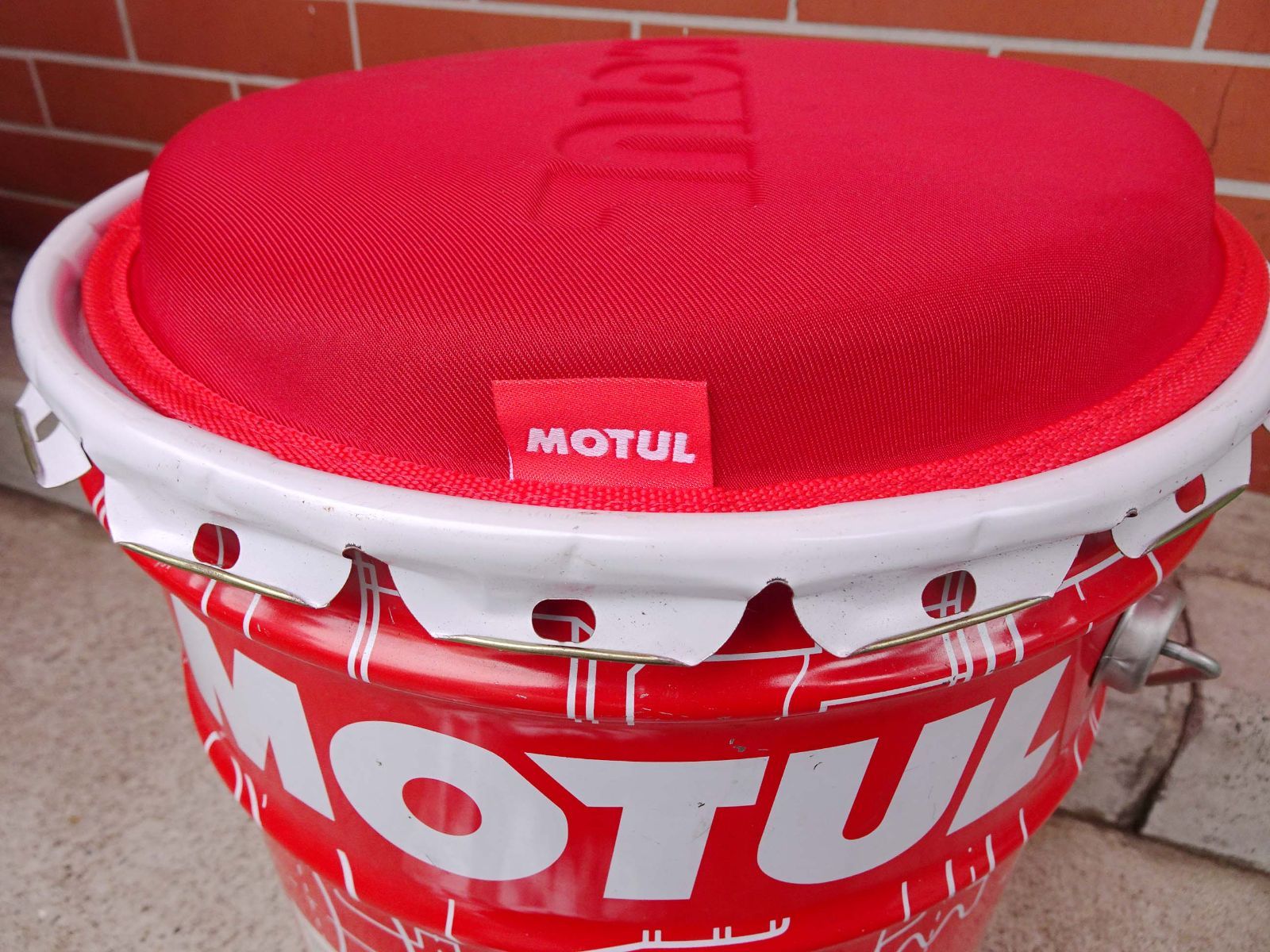 MOTULオリジナルクッション オイル空缶 ペール缶 ゴミ箱・椅子