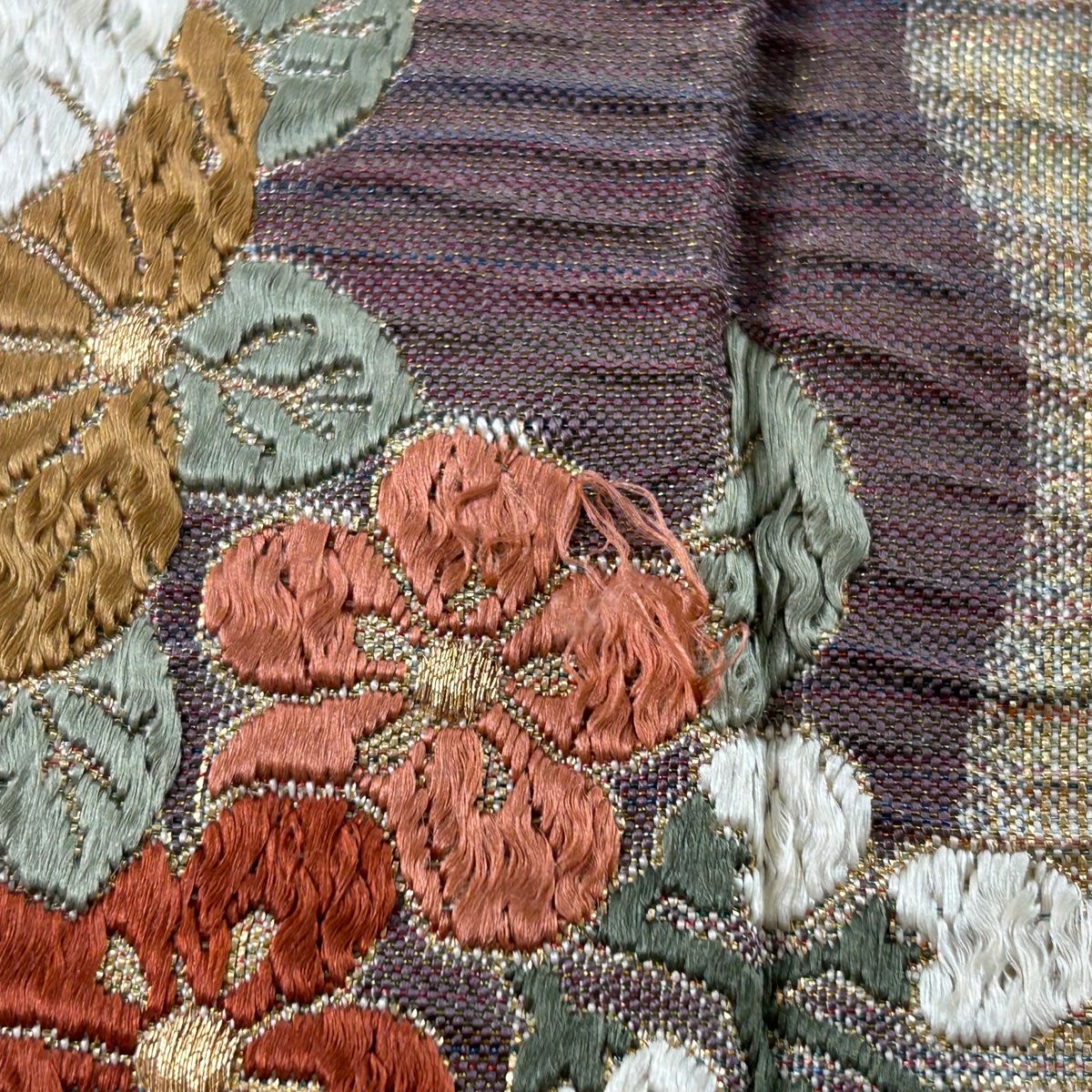 袋帯 秀品 道長取り 草花 金糸 唐織 金色 六通 正絹 【中古