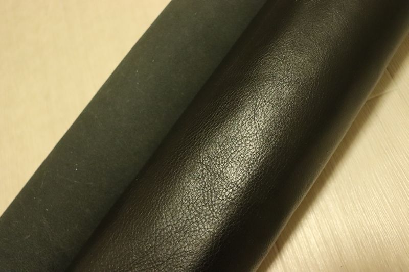 ブラック 240ds クロム革 牛革 国産 レザー 弱シュリンク加工 はぎれ 一枚革 レザークラフト 革 皮 本革 diy 生地 材料
