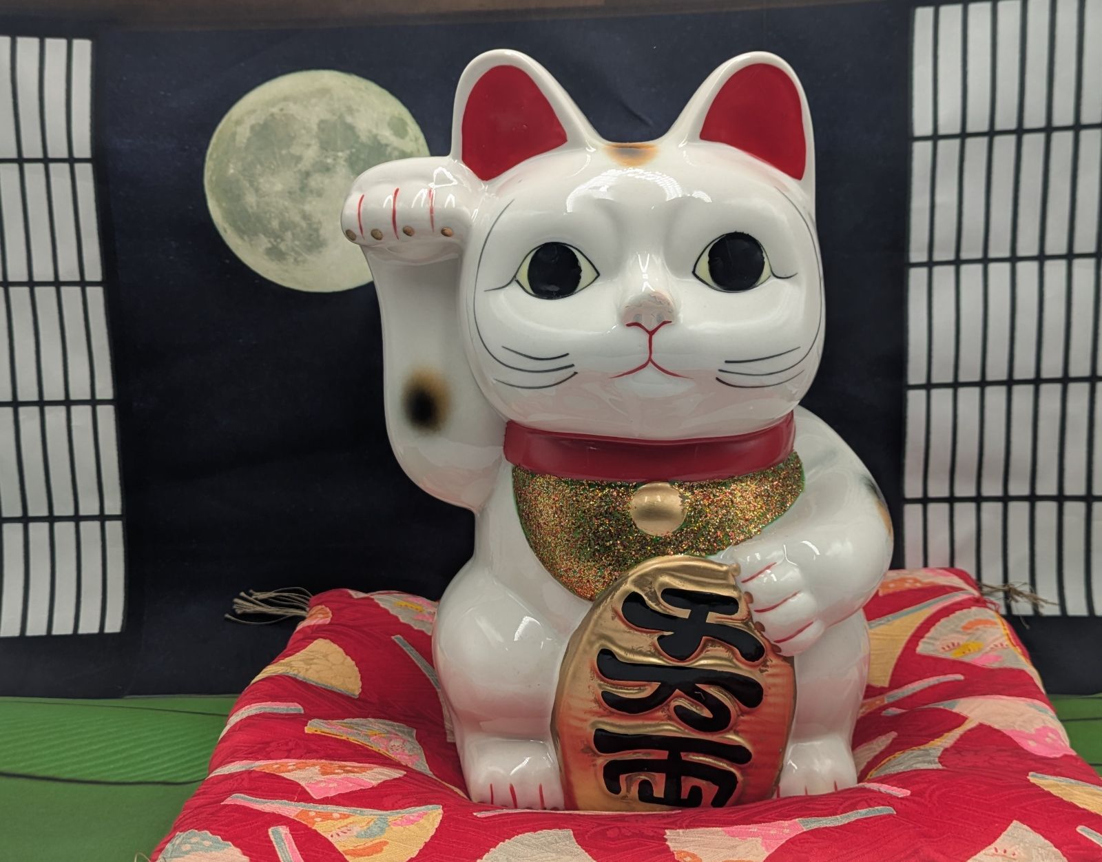 招き猫 伊万里 縁起物 伊万里焼 招き猫 陶器 置物 金運 耳上 手長