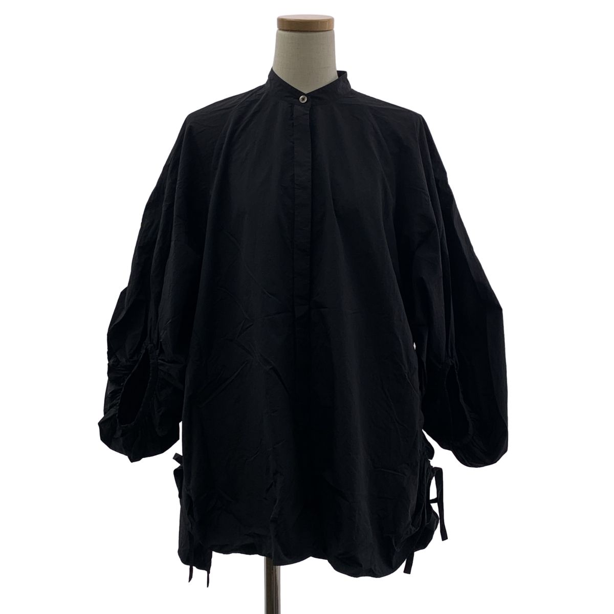 LE PHIL | ルフィル | ボリュームスリーブ ロゴボタン ギャザー シャツ ブラウス | F | ブラック | レディース