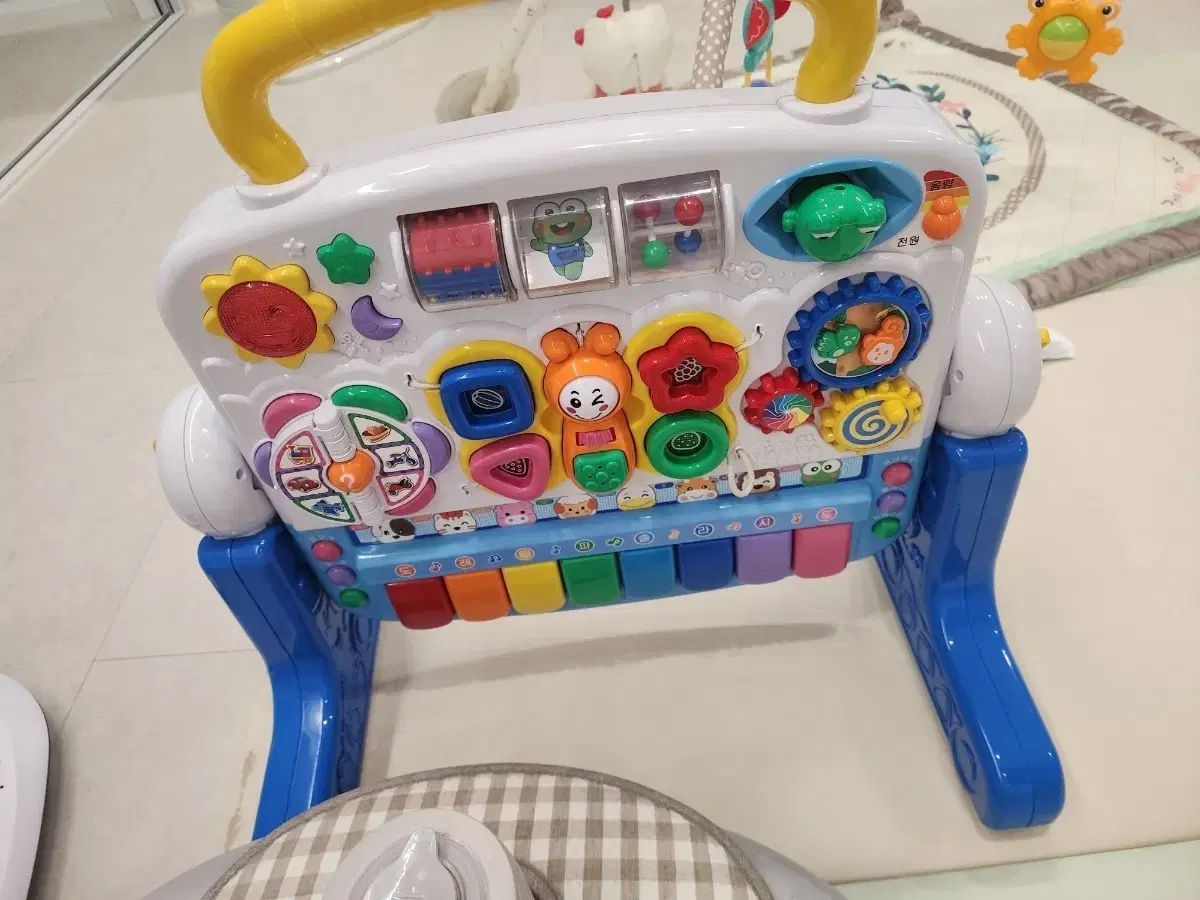 赤ちゃん 歩行 ブレース ピアノ おもちゃコニクス エデュテーブル