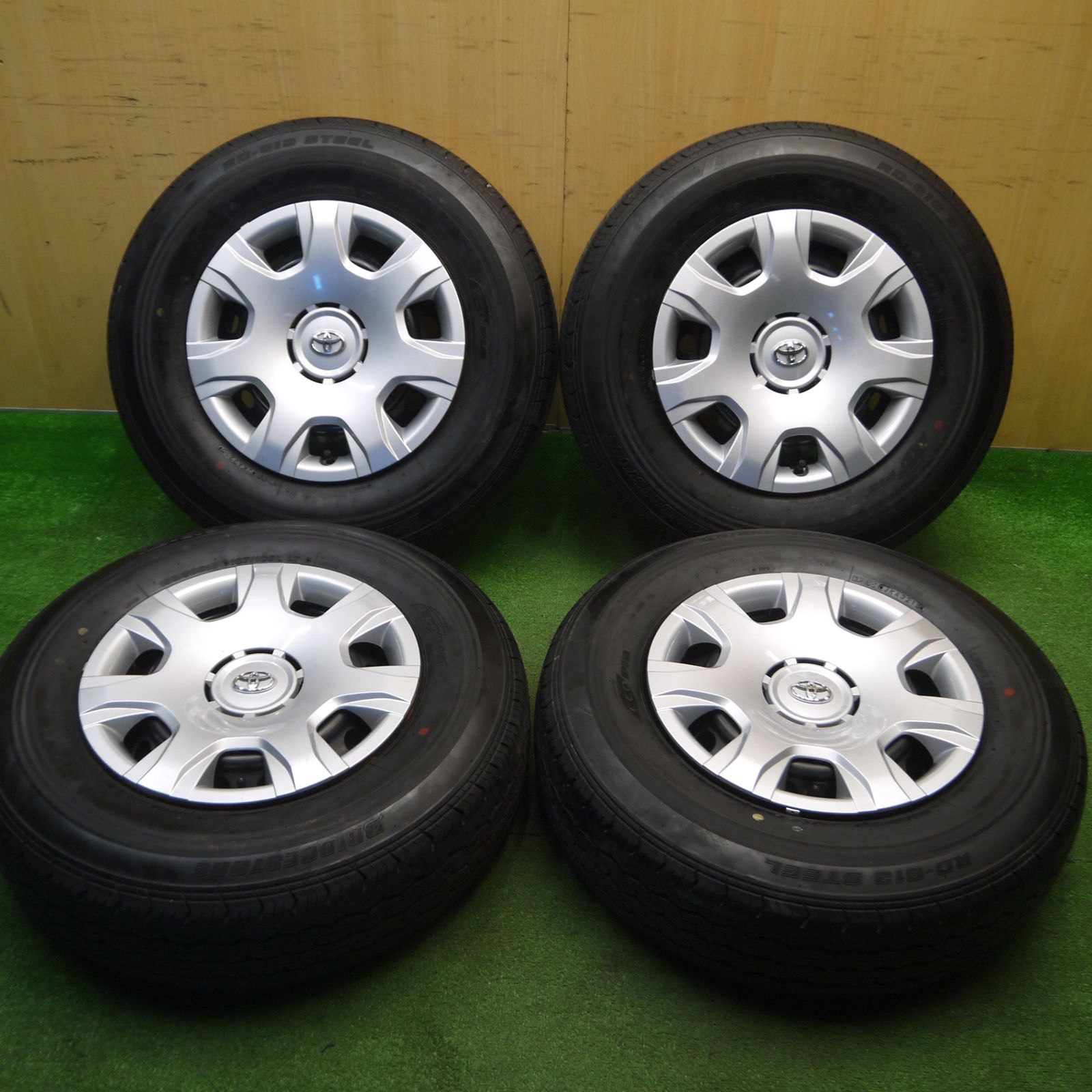 [送料無料] 新車外しトヨタ 200系 ハイエース 純正 スチール 195/80R15 107/105L ブリヂストン RD-613 STEEL 15インチ PCD139.7/6H5012909Hノ