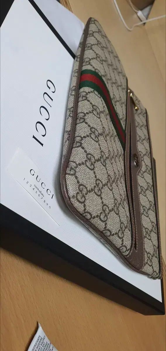 グッチ オフィディア