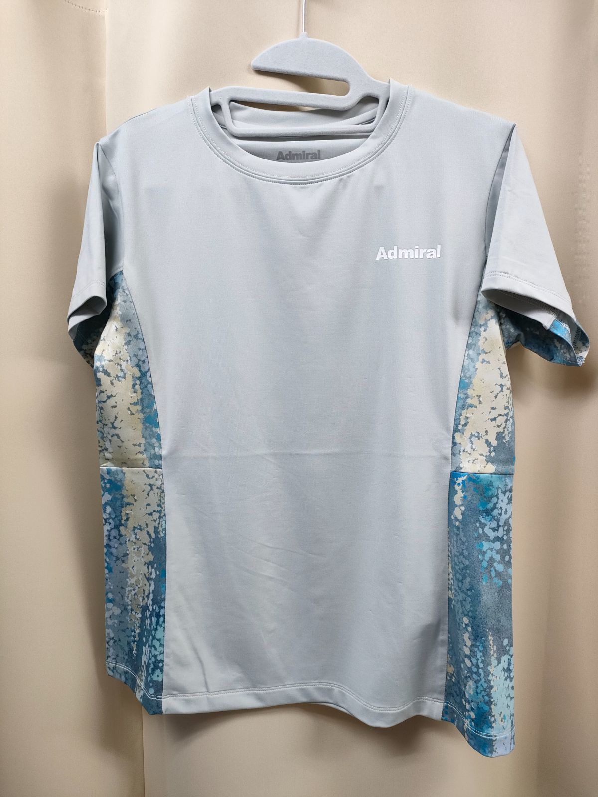 アドミラル2025春夏最 レディース サイドフ ヘムグラフィックTEE グレー ATLA503