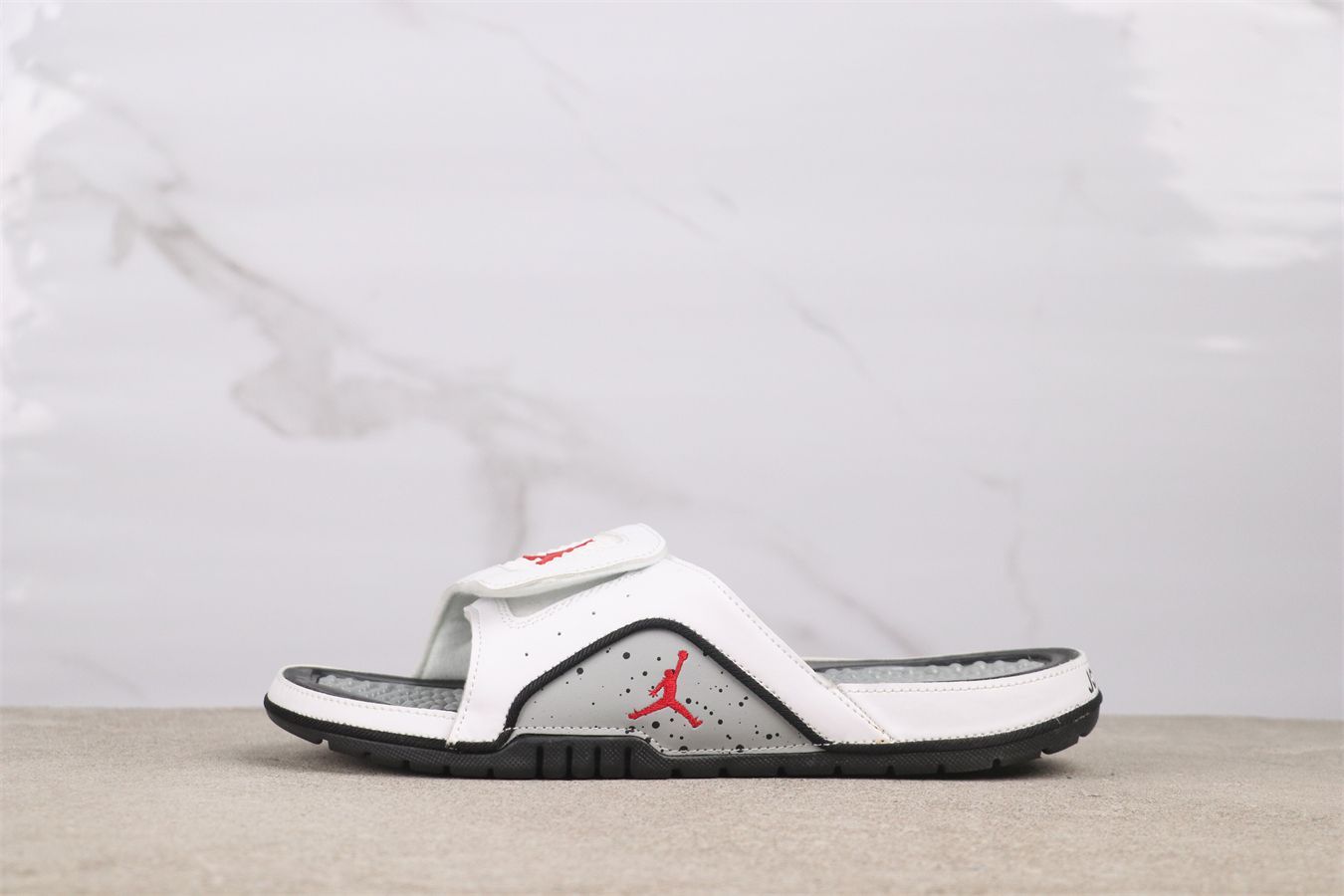 【新作人気】2026【今日特価】エアジョーダン 532225-116 ホワイトレッドグレー-WTO輸入 かがまずに履ける