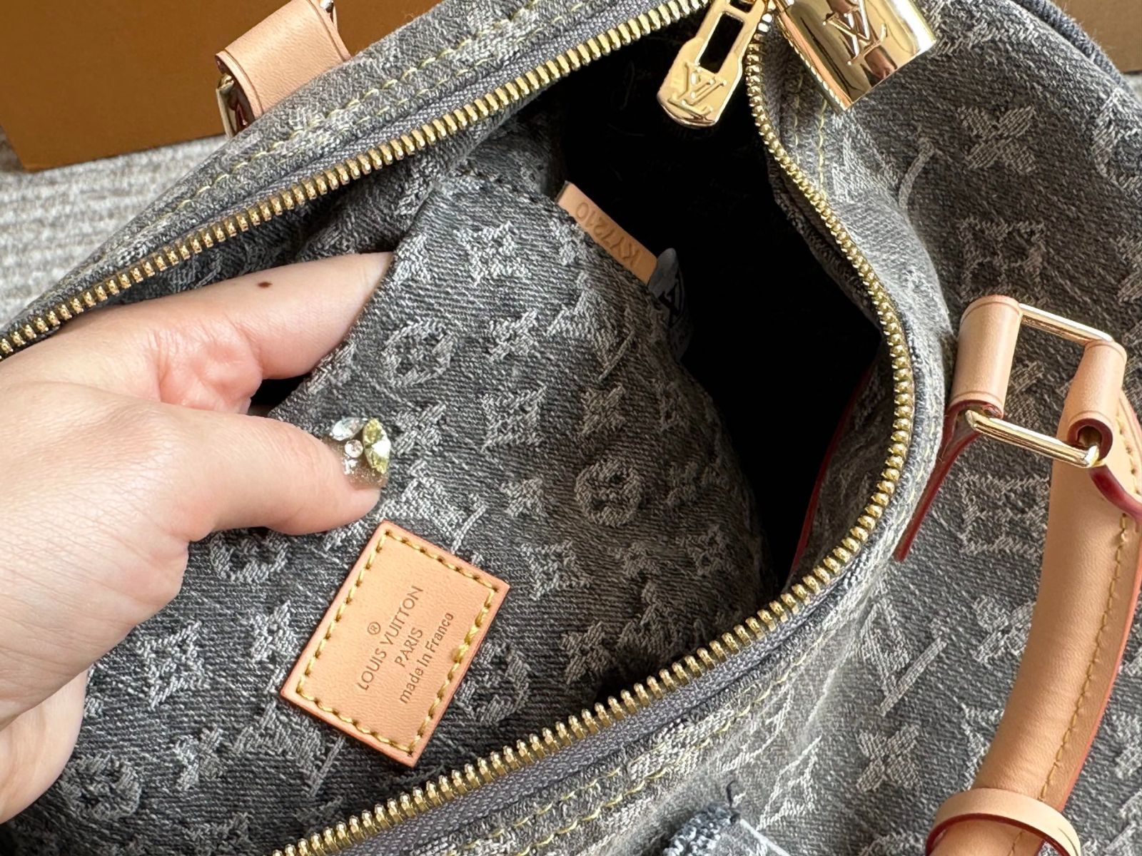 今日特価】2024 New Lv Speedy 30 Pillow Bag 2024 年ニュー Lv