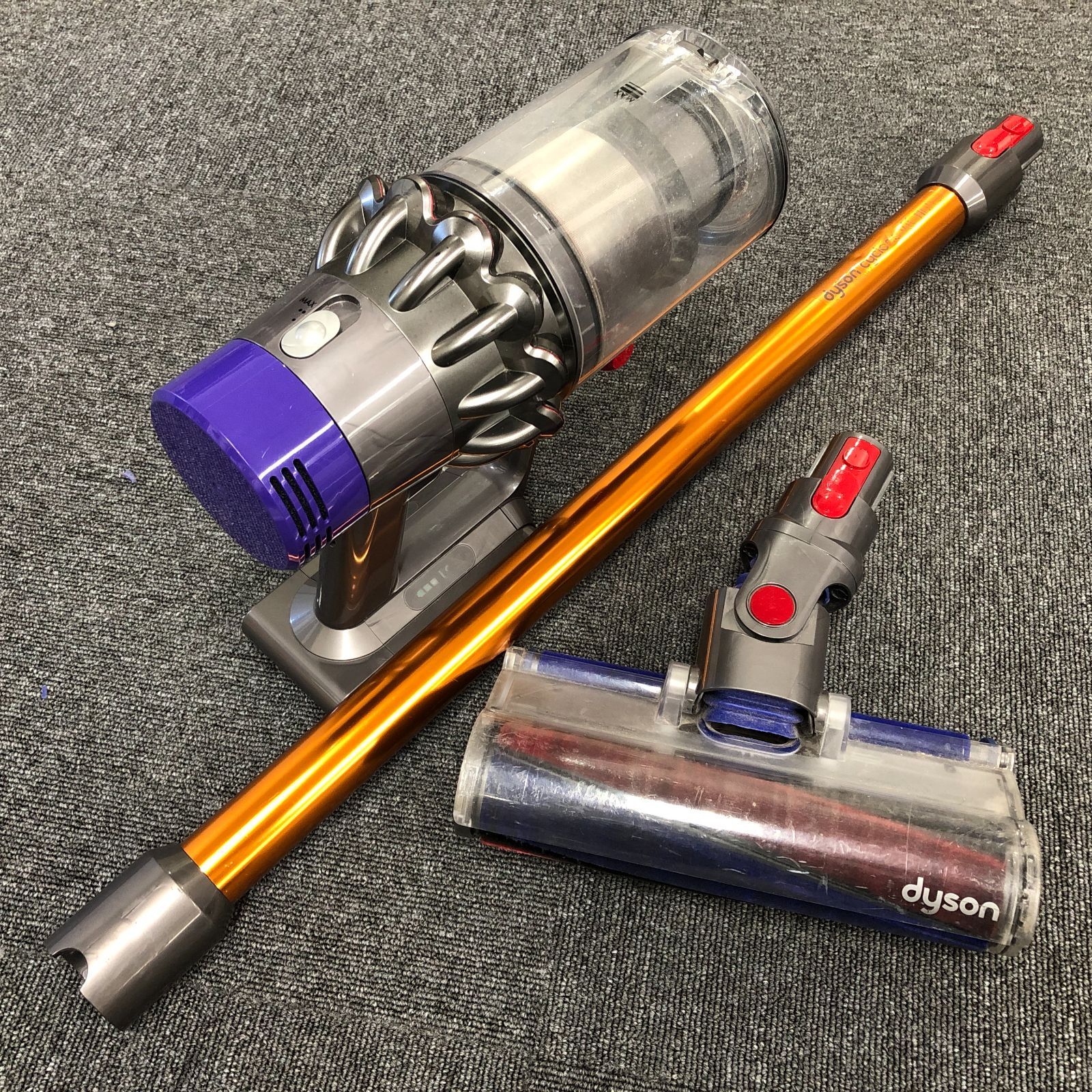 Dyson（ダイソン ）　cyclone V10(SV12)(カラー/グレー)+ロングパイプ  V11/V10(SV14/SV15/SV12)(オレンジ)+fluffyクリーナーヘッド(V11/V10/V8/V7)　3点セット　 管理番号：MER-009